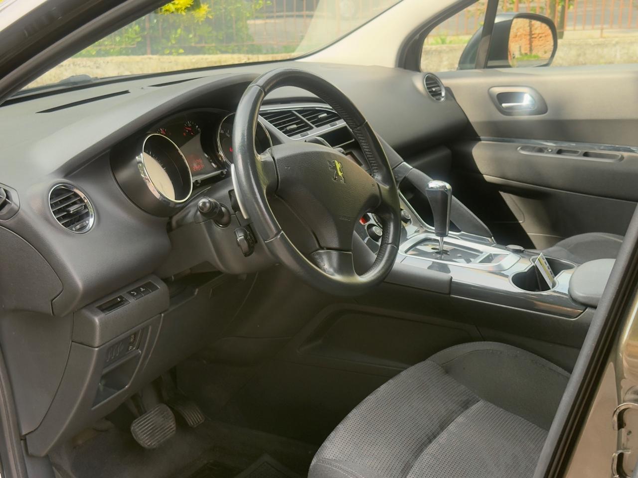 Peugeot 3008 1.6 HDi 110CV cambio robotizzato Tecno