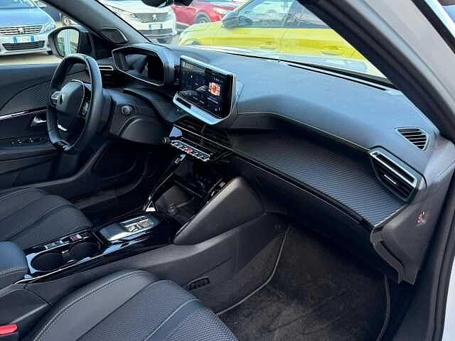 Peugeot 2008 motore elettrico 136 CV GT