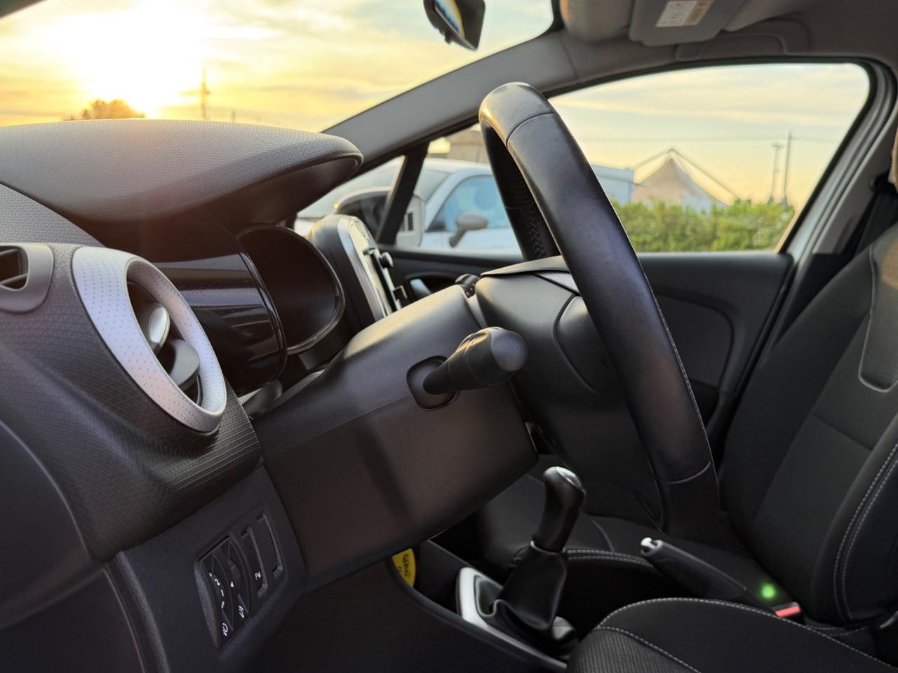 Renault Clio 1.2 75CV 5 porte Zen