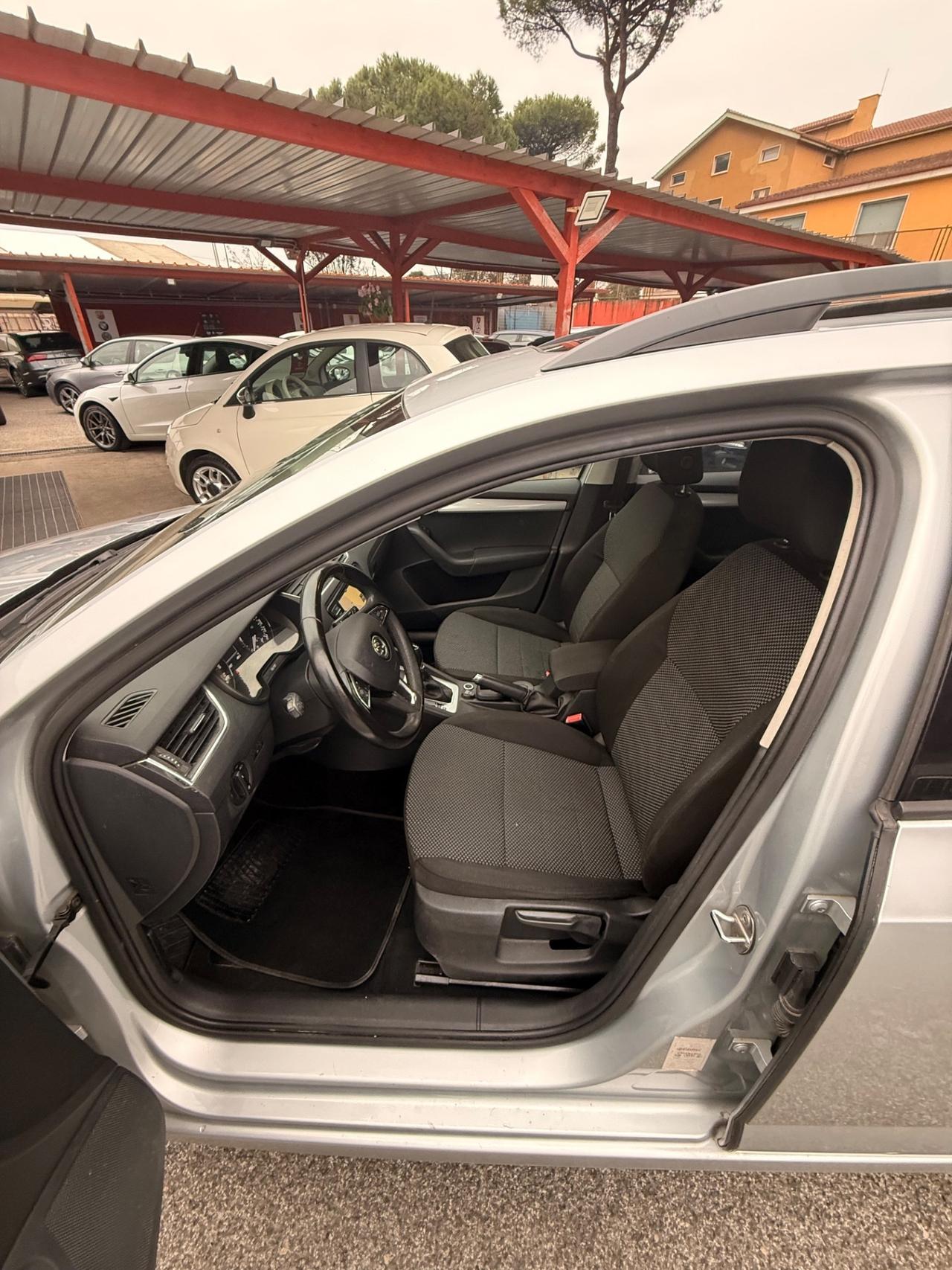 Octavia 1.6 TDI/dsg/rate/(( 80 mila km- unipro ))