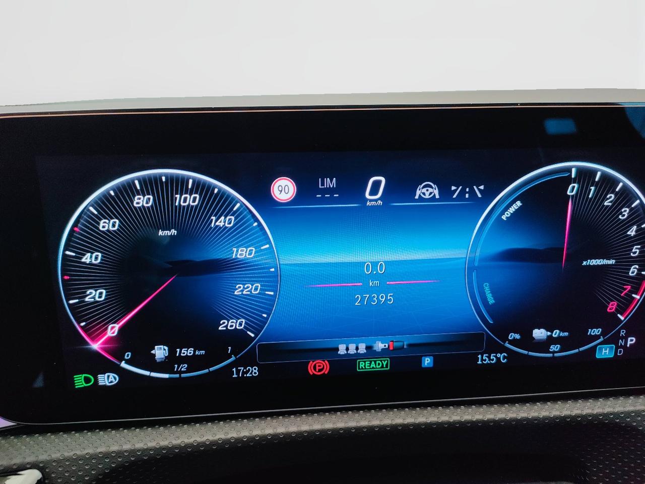 Mercedes-Benz A 250 e con tecnologia ibrida EQ