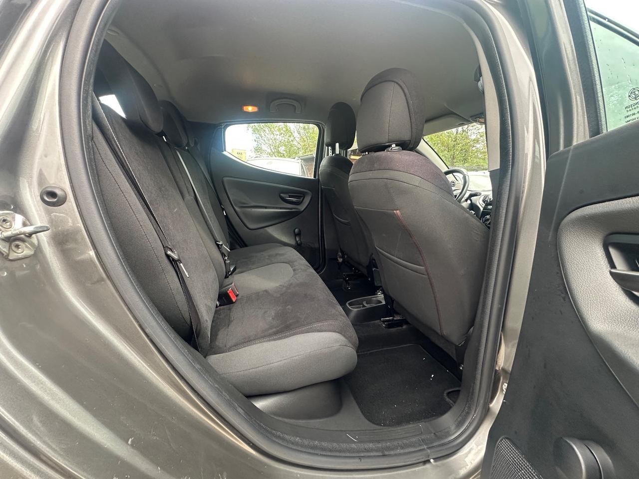 Lancia Ypsilon 1.2 69 CV 5 porte GPL OK NEOPATENTATI