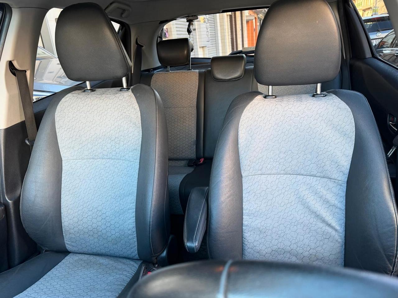 Toyota Yaris 1.4 D-4D 5 porte Lounge Tetto panoramico