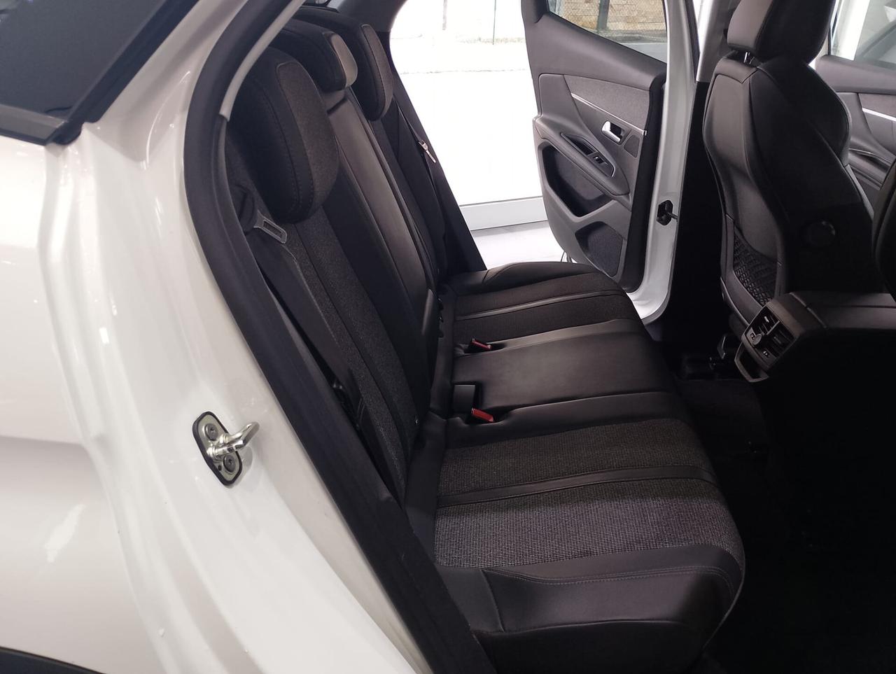 Peugeot 3008 BlueHDi 130 S&S EAT8 Allure