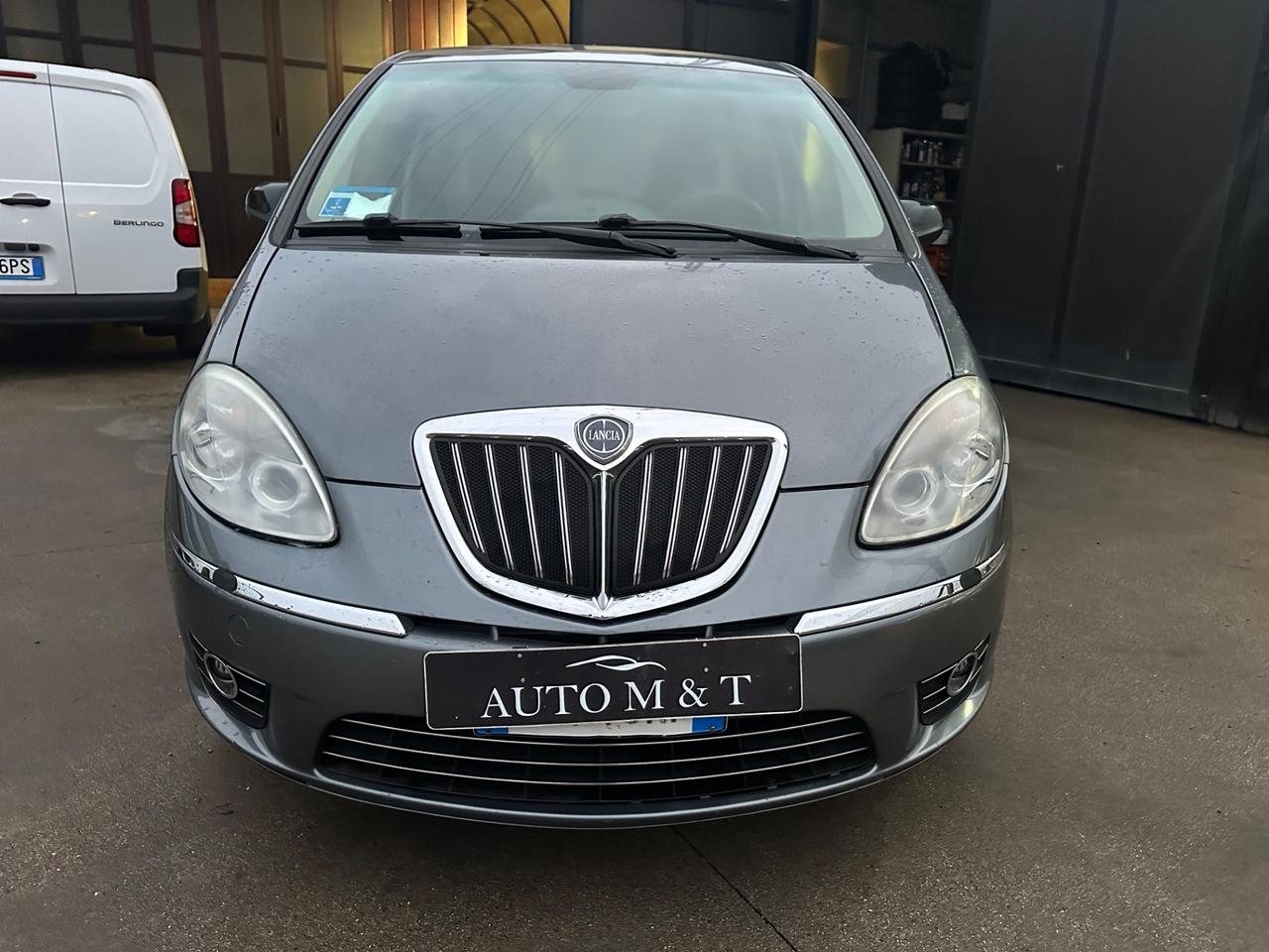 Lancia Ypsilon 1.3 MJT 75 CV Unyca
