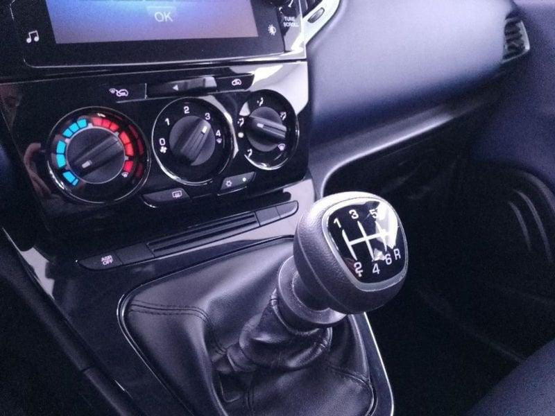 Lancia Ypsilon 1.0 firefly hybrid Platino s&s 70cv