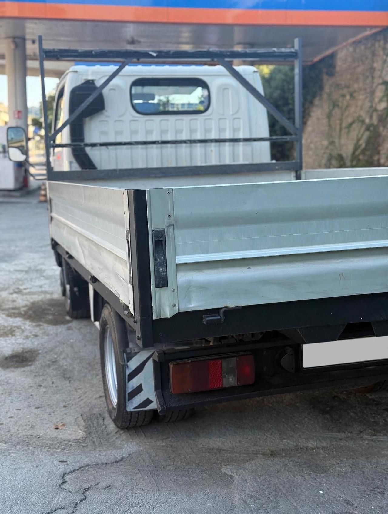Nissan cabstar 2.5 diesel furgone aperto
