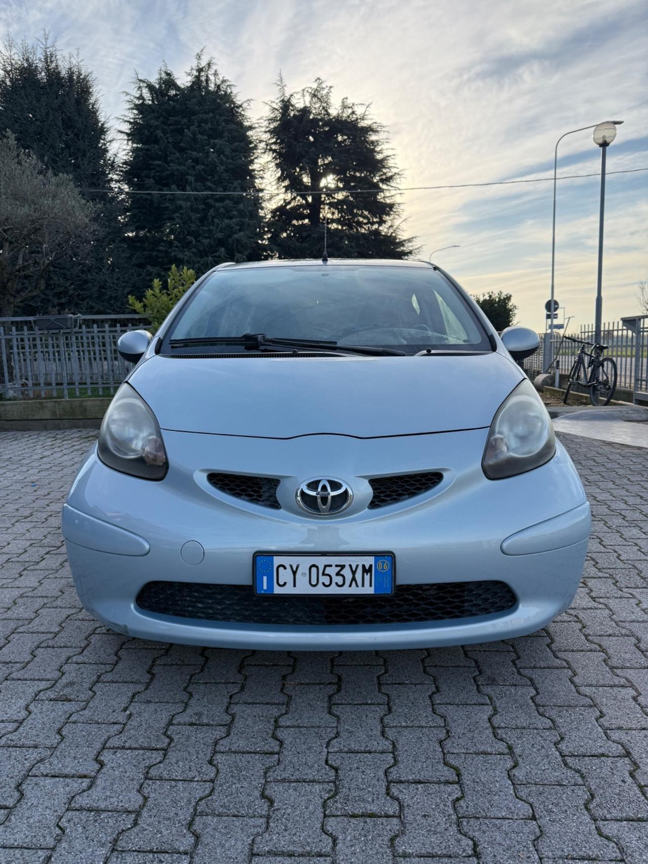 Toyota Aygo 1.0 12V VVT-i 5 porte Sol