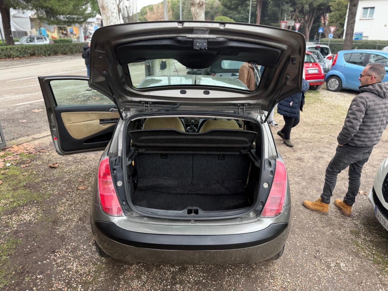Lancia Ypsilon 1.2 16V Argento