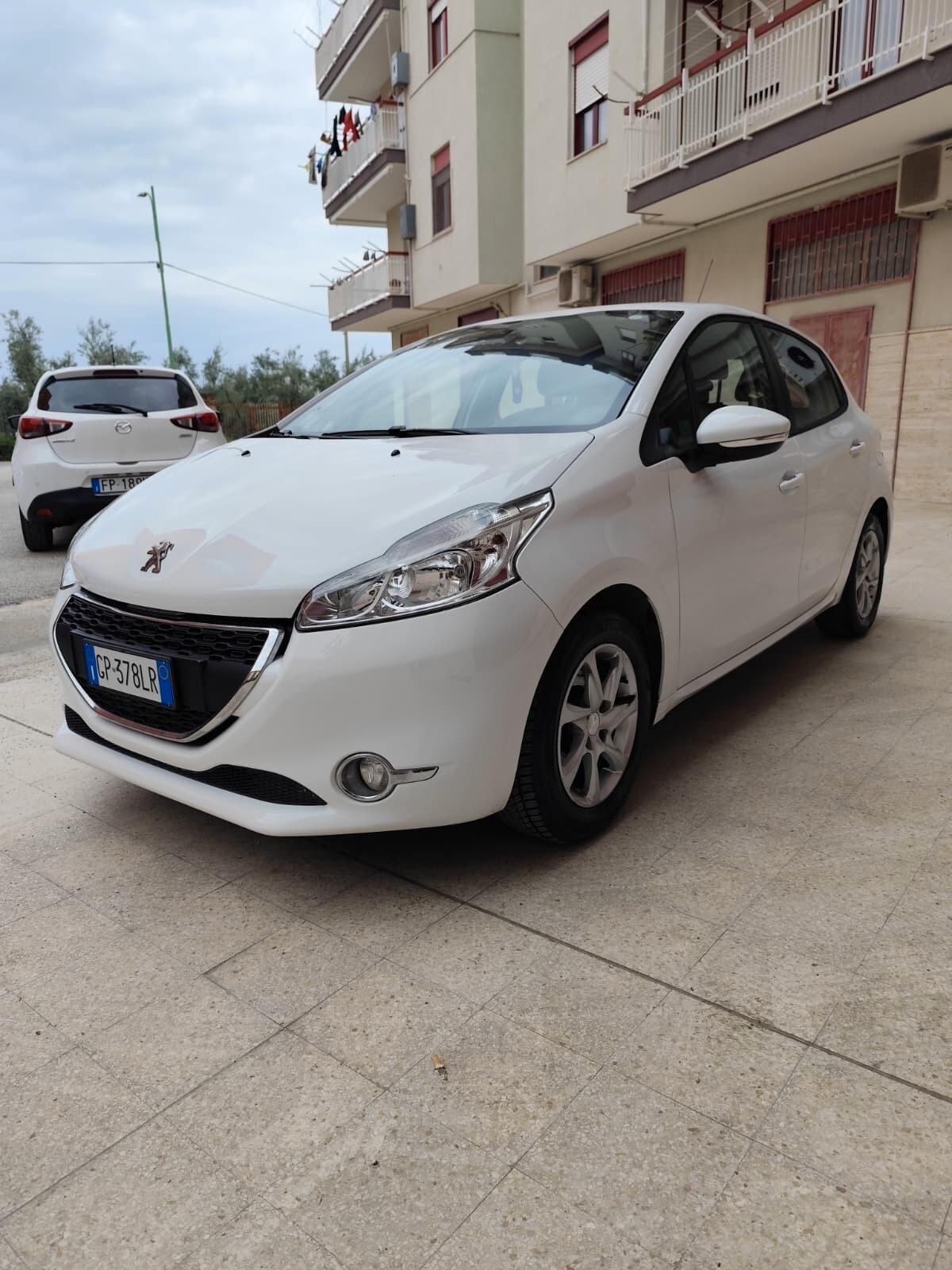 Peugeot 208 1.4 HDi 68 CV 5 porte Allure
