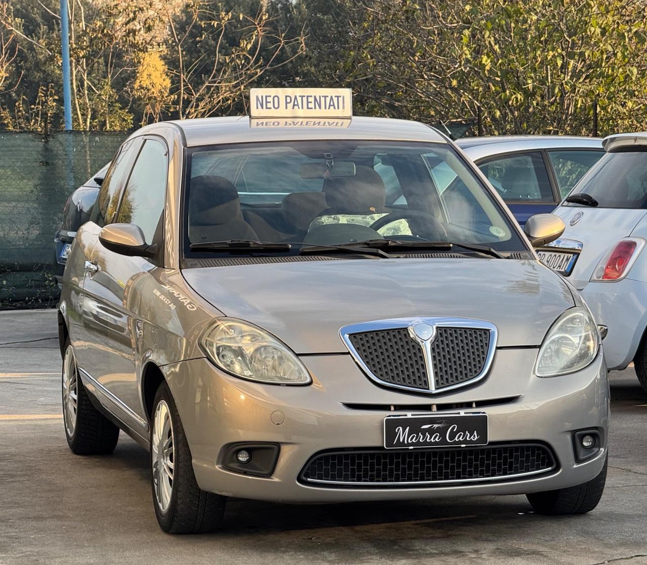 Lancia Ypsilon 1.4 Argento- NEOPATENTATI