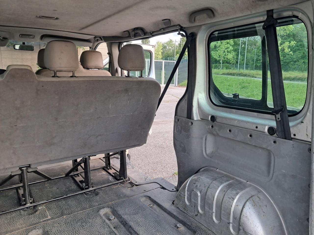 VIVARO 6 POSTI AUTOCARRO