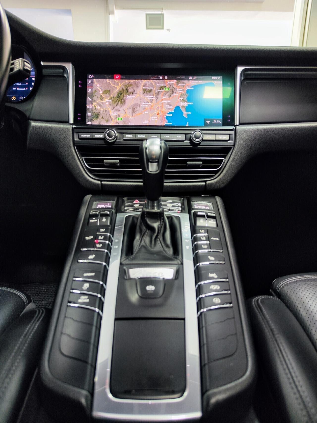 Porsche Macan 2.0 245cv Tetto Led