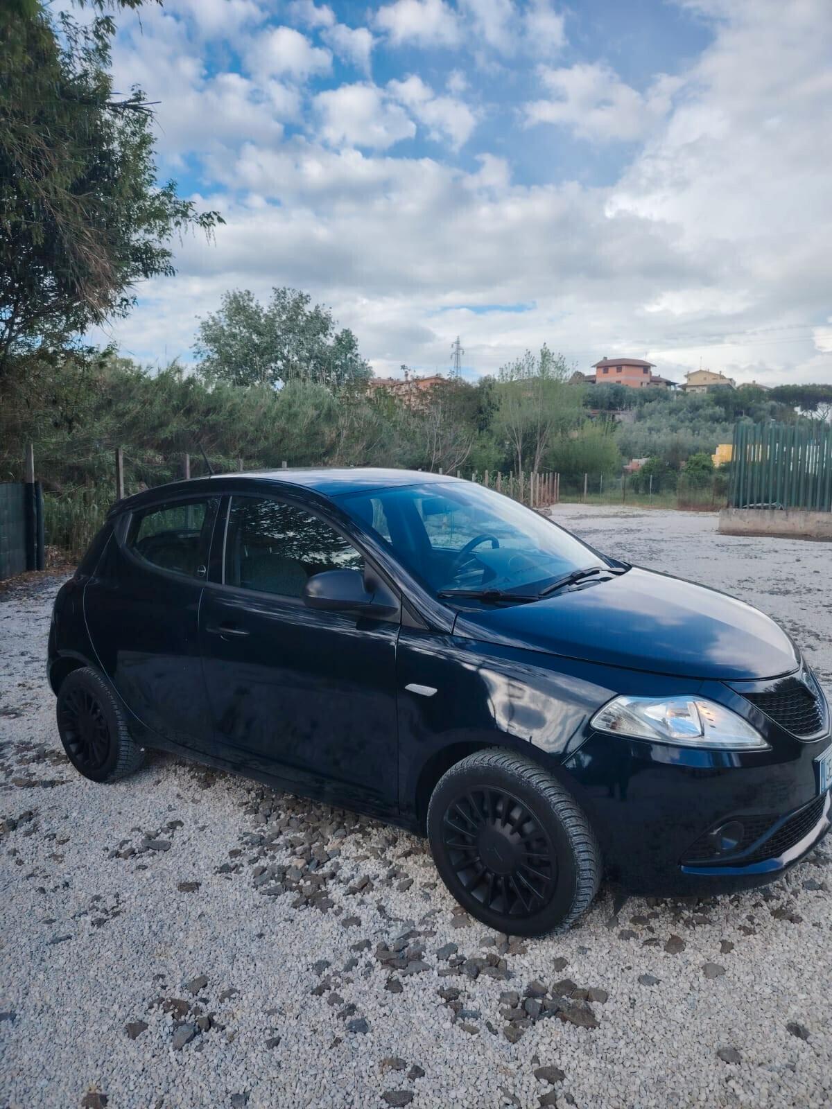Lancia Ypsilon 1.0 FireFly 5 porte S&S Hybrid Ecochic Gold