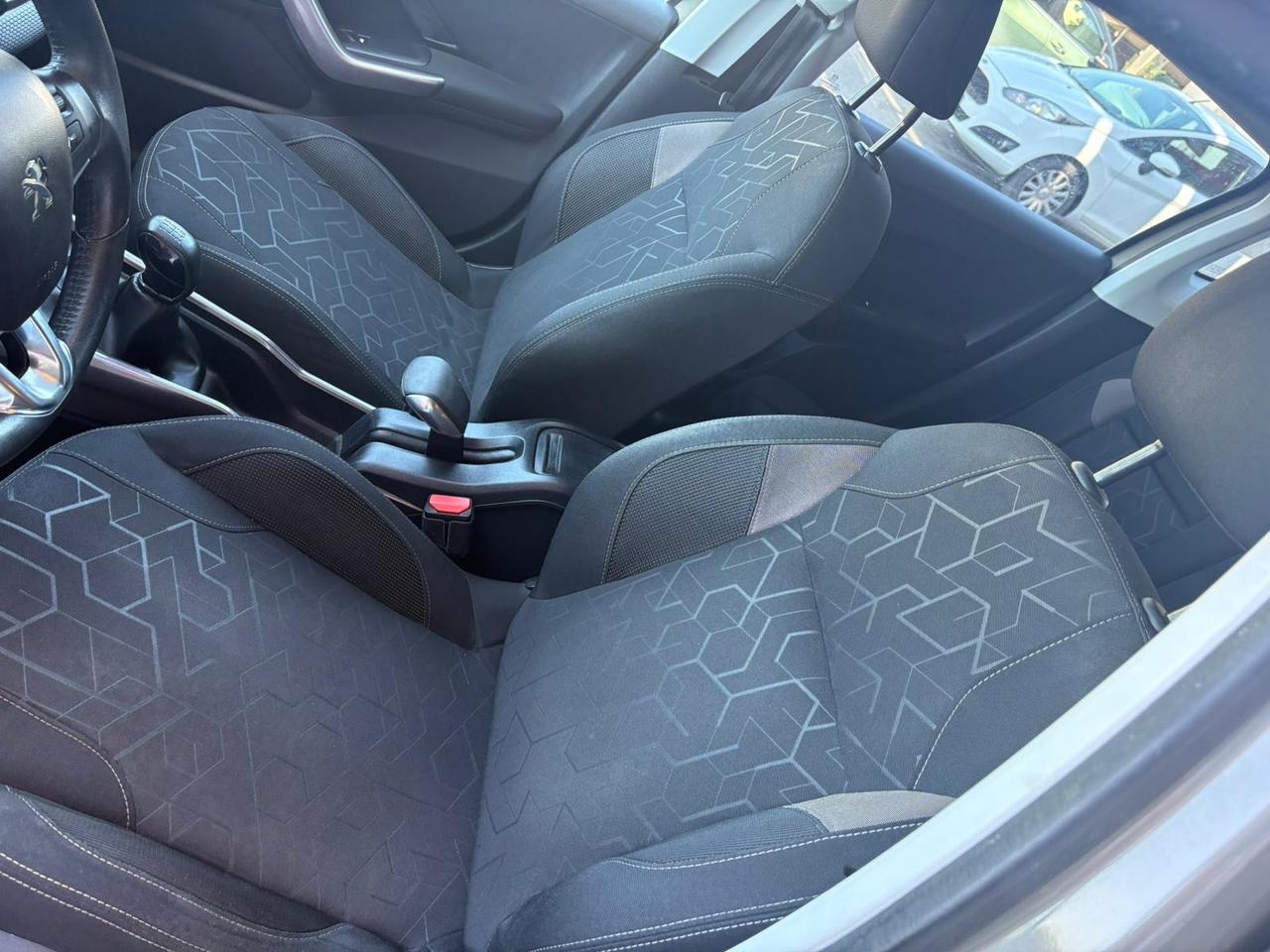 Peugeot 2008 1.6 e-HDi 92 CV Stop&Start Allure 126.000 KM