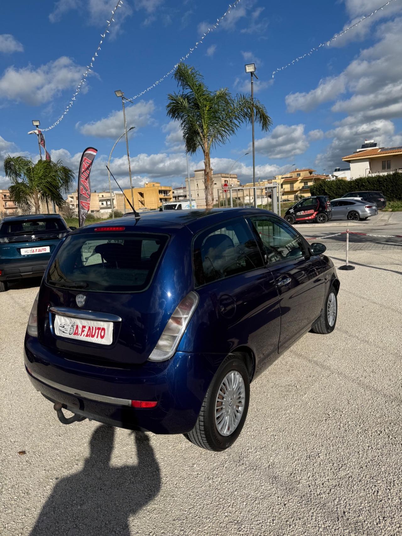 Lancia Ypsilon 1.3 MJT 90 CV DPF Sport MomoDesign