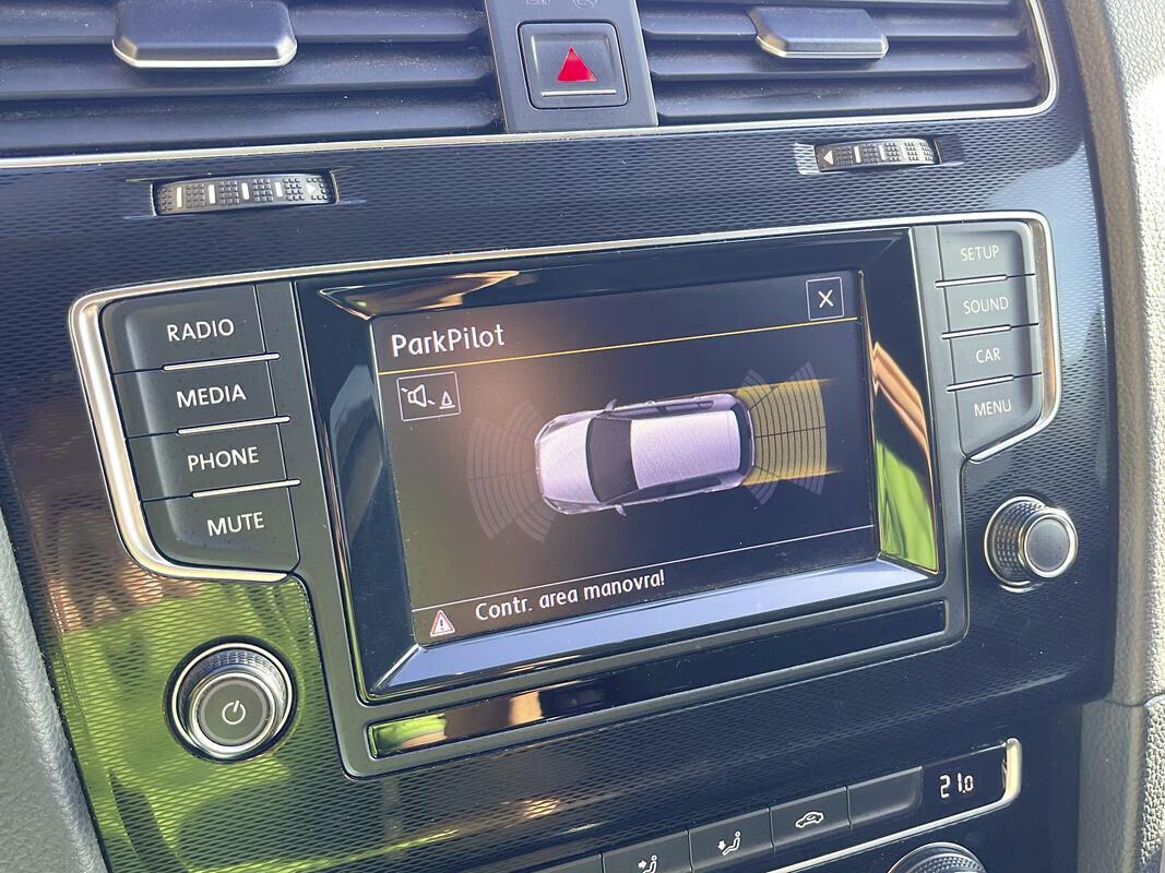 Volkswagen Golf 1.6 TDI 110 CV 5p. Comfortline BlueMotion Technology Cerchi lega da 17 – sensori park anteriore e posteriore – vetri privacy-clima bi/zona