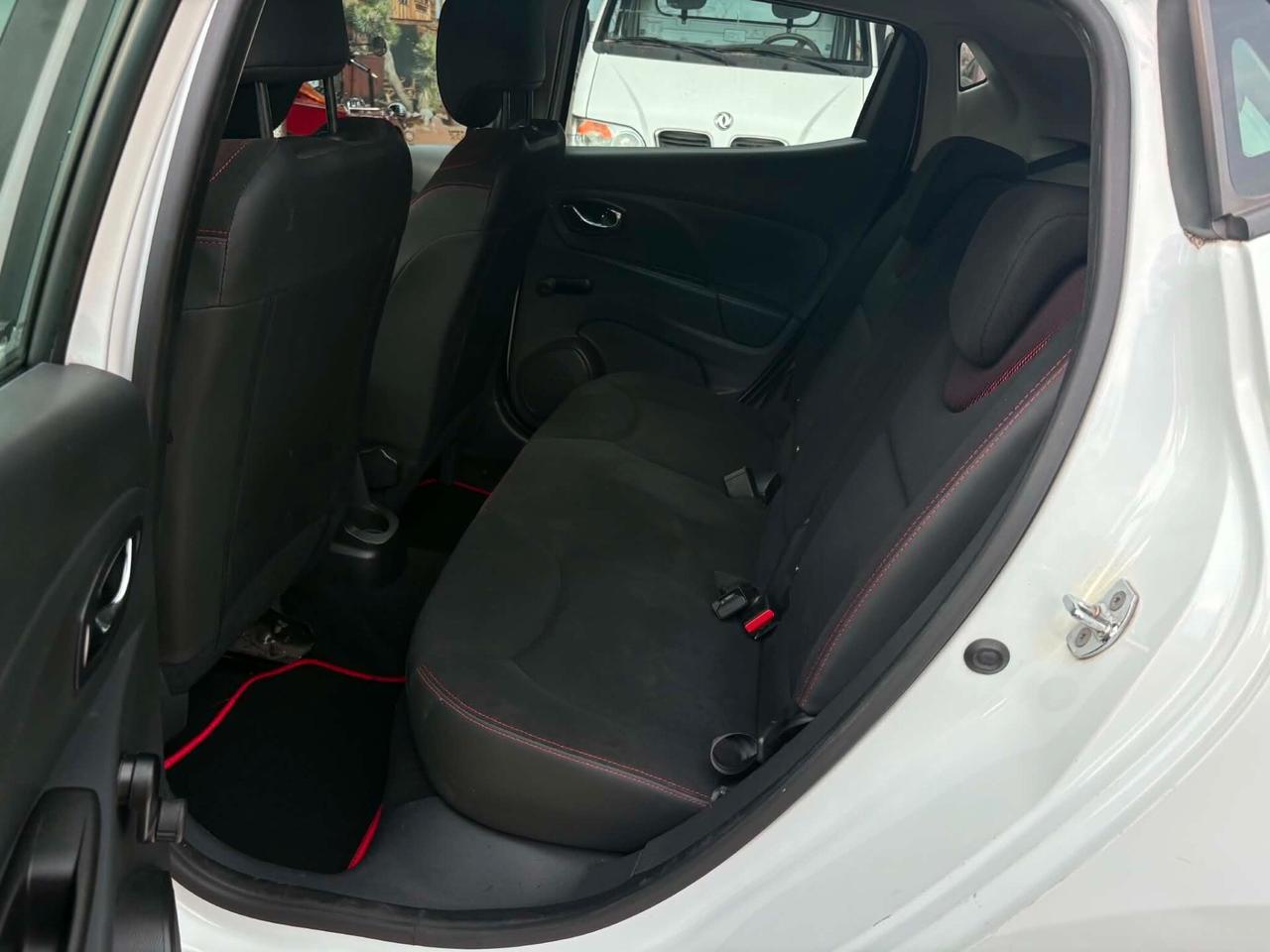 Renault Clio 1.2 75CV 5 porte Costume National
