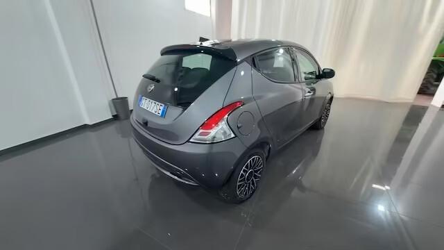 Lancia Ypsilon 1.0 FireFly 5 porte S&S Hybrid Platino