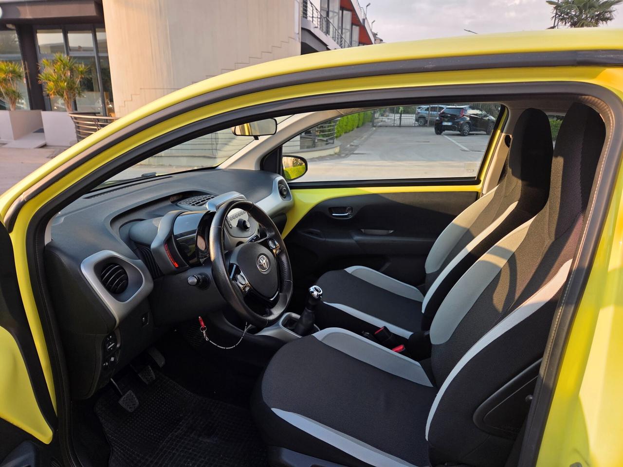 Toyota Aygo 1.0 VVT-i 69 CV 3 porte x-cool TSS