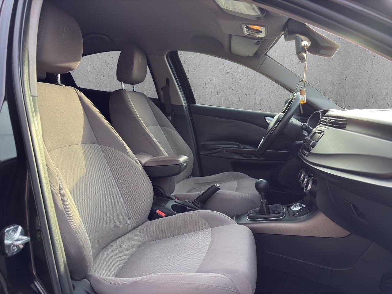 Alfa Romeo Giulietta 1.6 JTDm-2 105 CV Distinctive GANCIO TRAINO