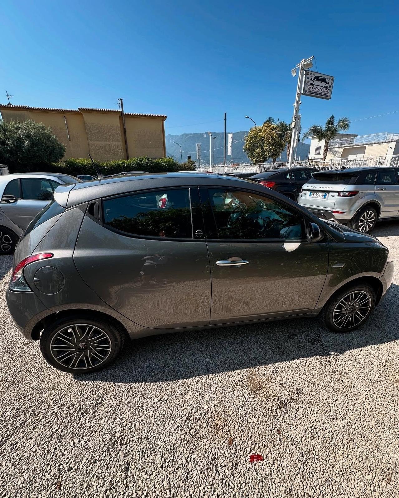 Lancia Ypsilon 1.0 FireFly 5 porte S&S Hybrid Ecochic Gold