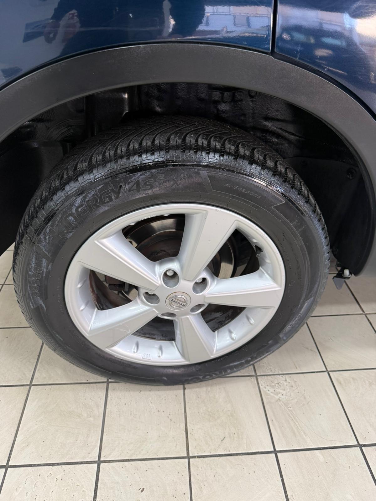 Nissan Qashqai 2.0 4x4 auto 7 posti tetto