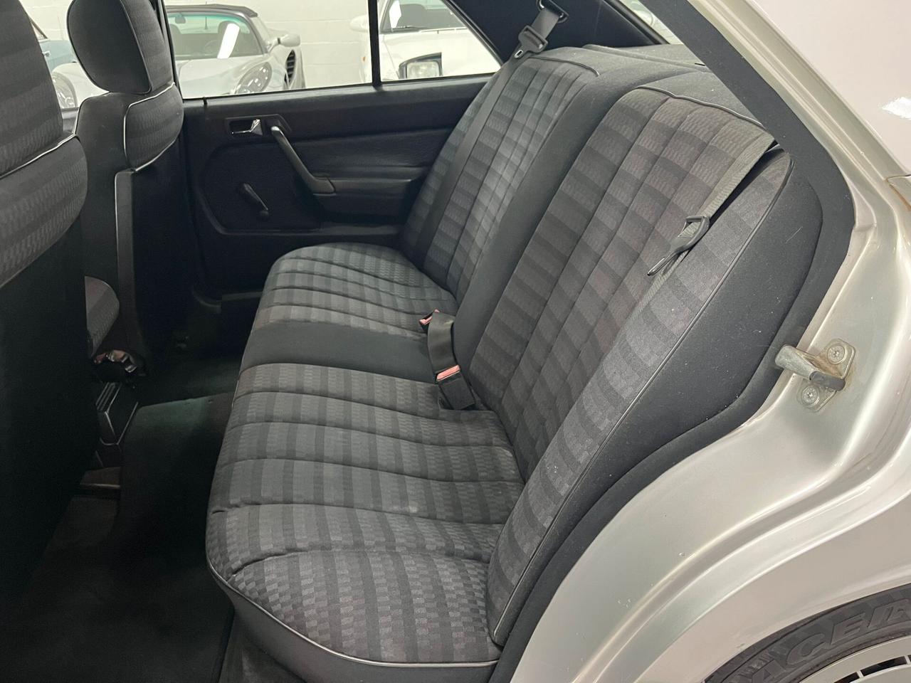 Mercedes-Benz 190 1.8 E 109cv