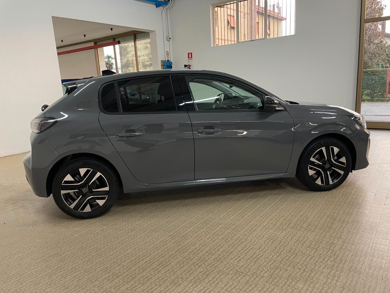 Peugeot 208 100cv 5 p. Allure 2025 Telecamera 360° Navi Sensori