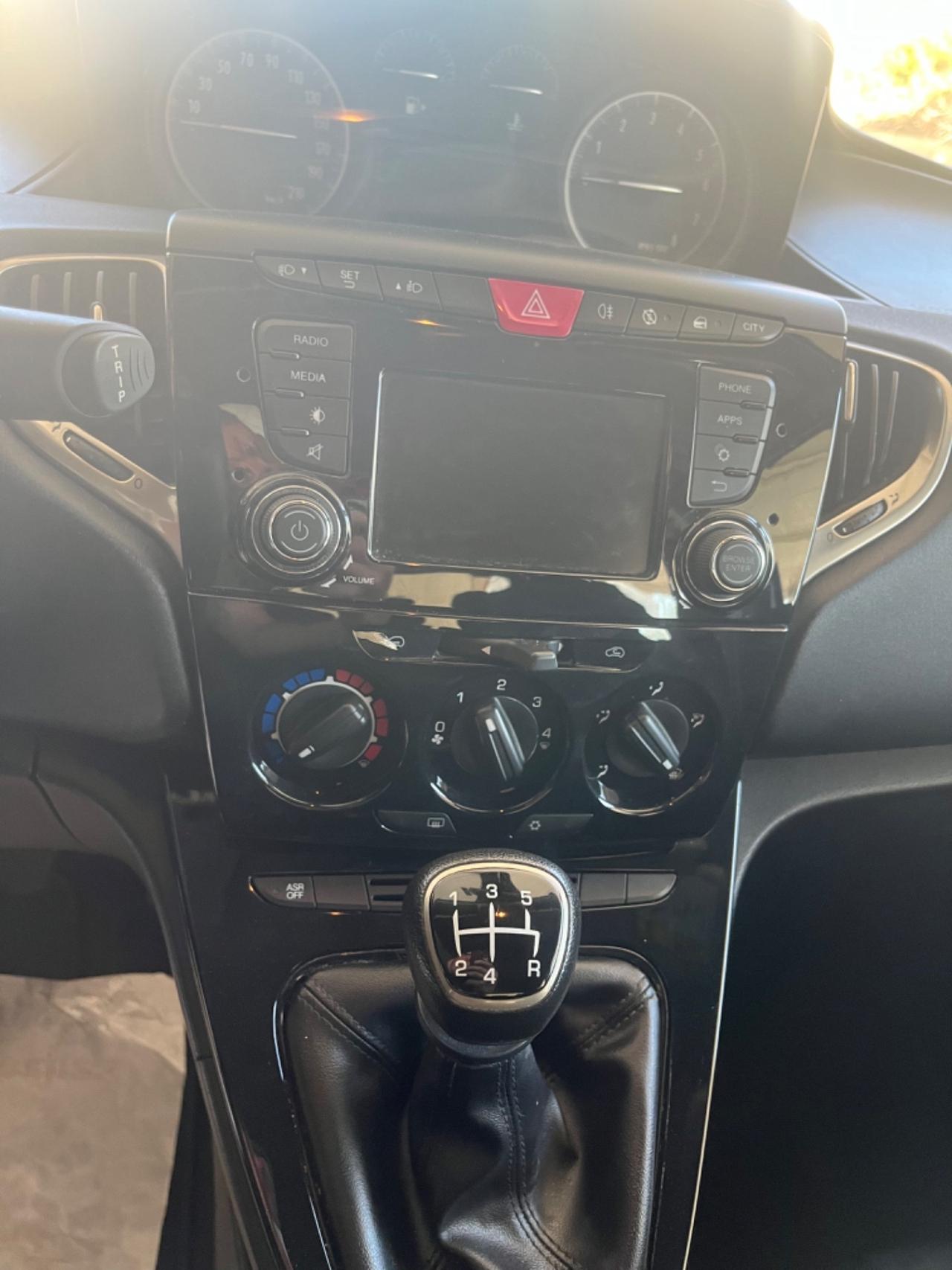 Lancia Ypsilon 1.2 69 CV 5 porte GPL Ecochic Platinum