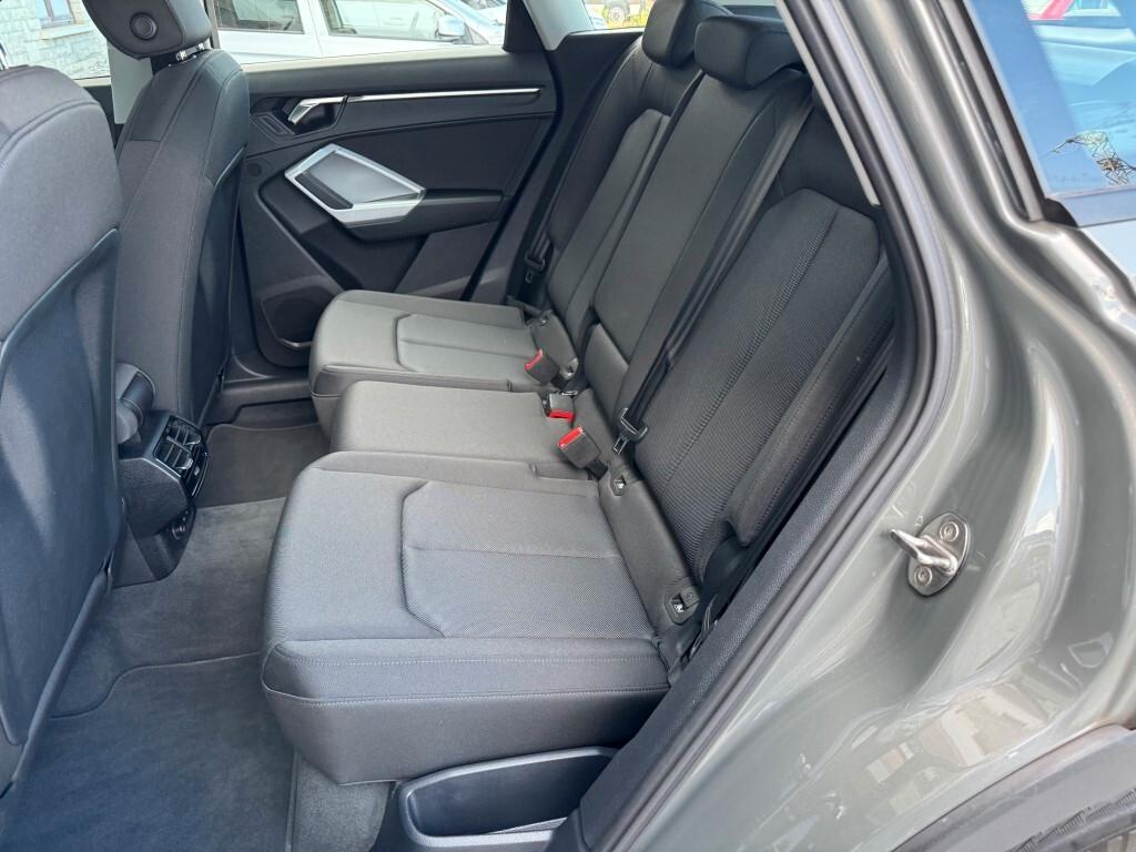 Audi Q3 35 TDI S tronic Business