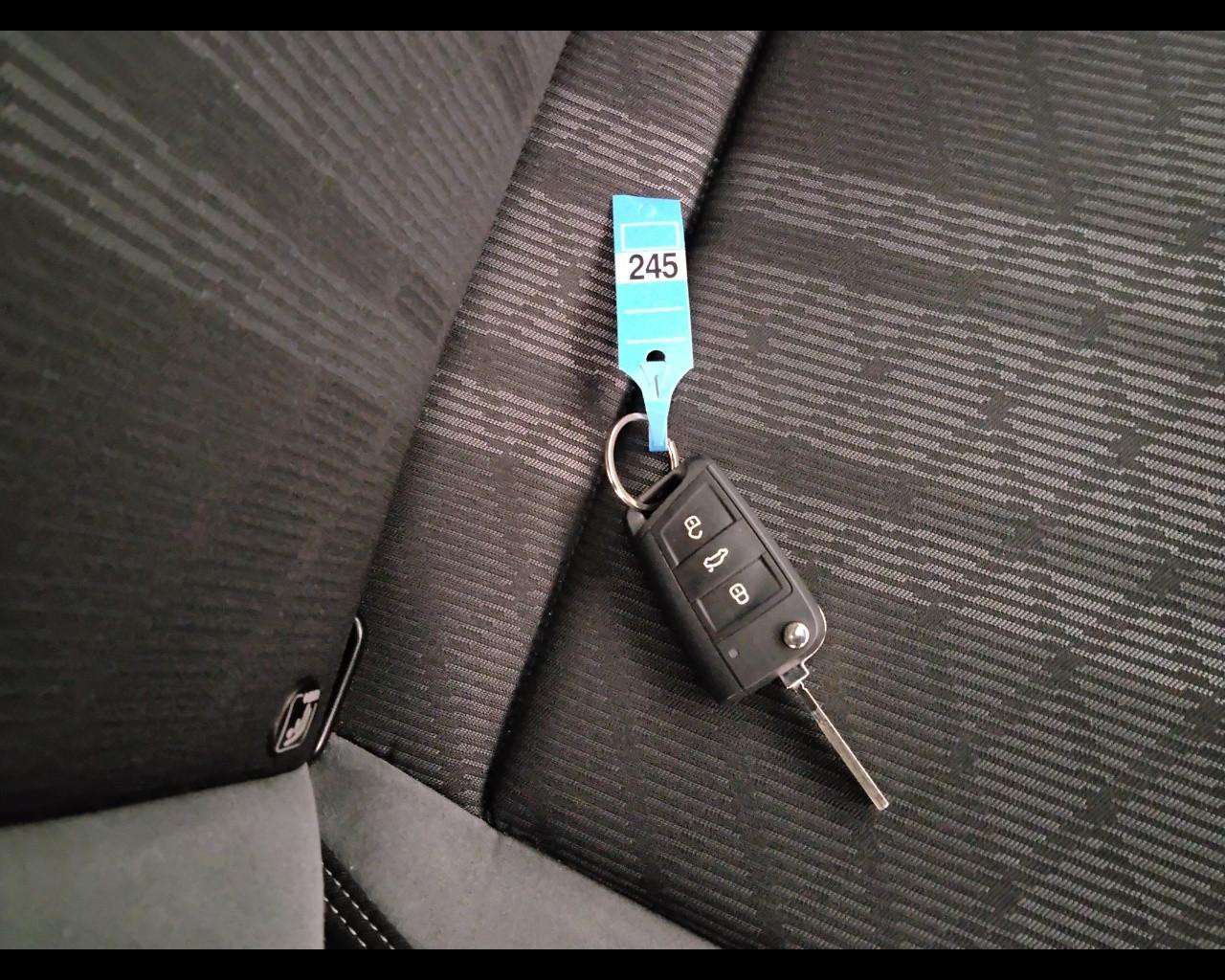 VOLKSWAGEN Taigo - Taigo 1.0 tsi R-Line 115cv dsg