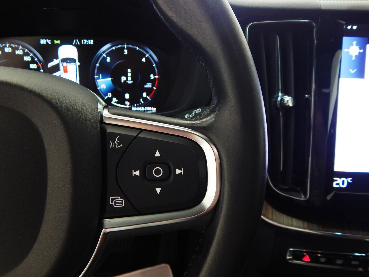 Volvo XC60 2.0 B4 Momentum Pro AWD Aut TETTO-NAVI-PELLE-KAMER