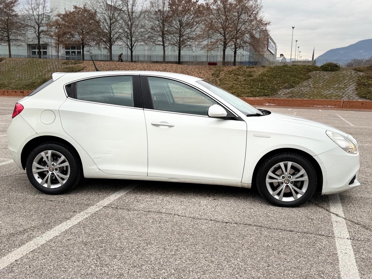 Alfa Romeo Giulietta 1.6 JTD 105cv ok neopatentati