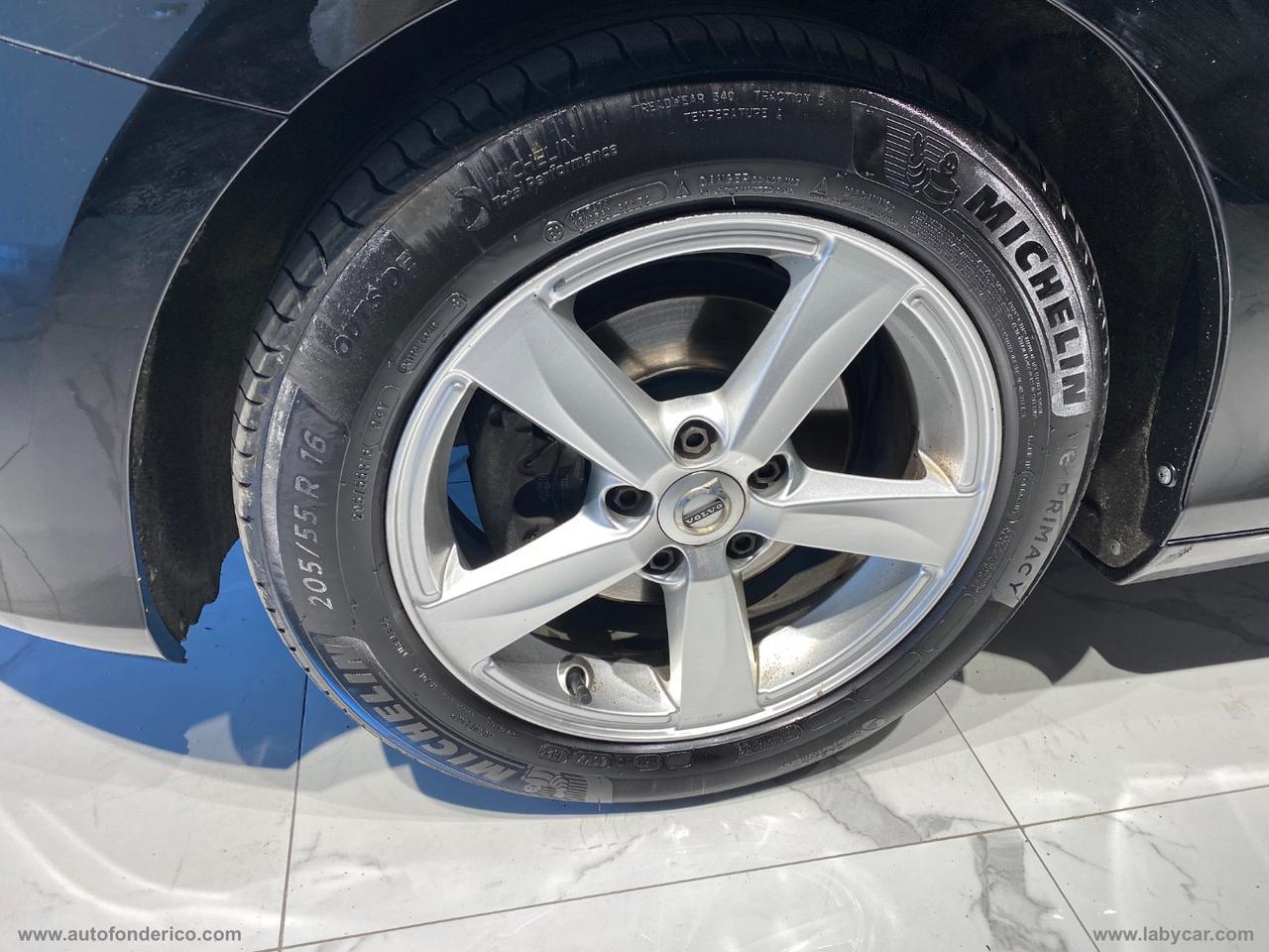 VOLVO V40 D2 Momentum