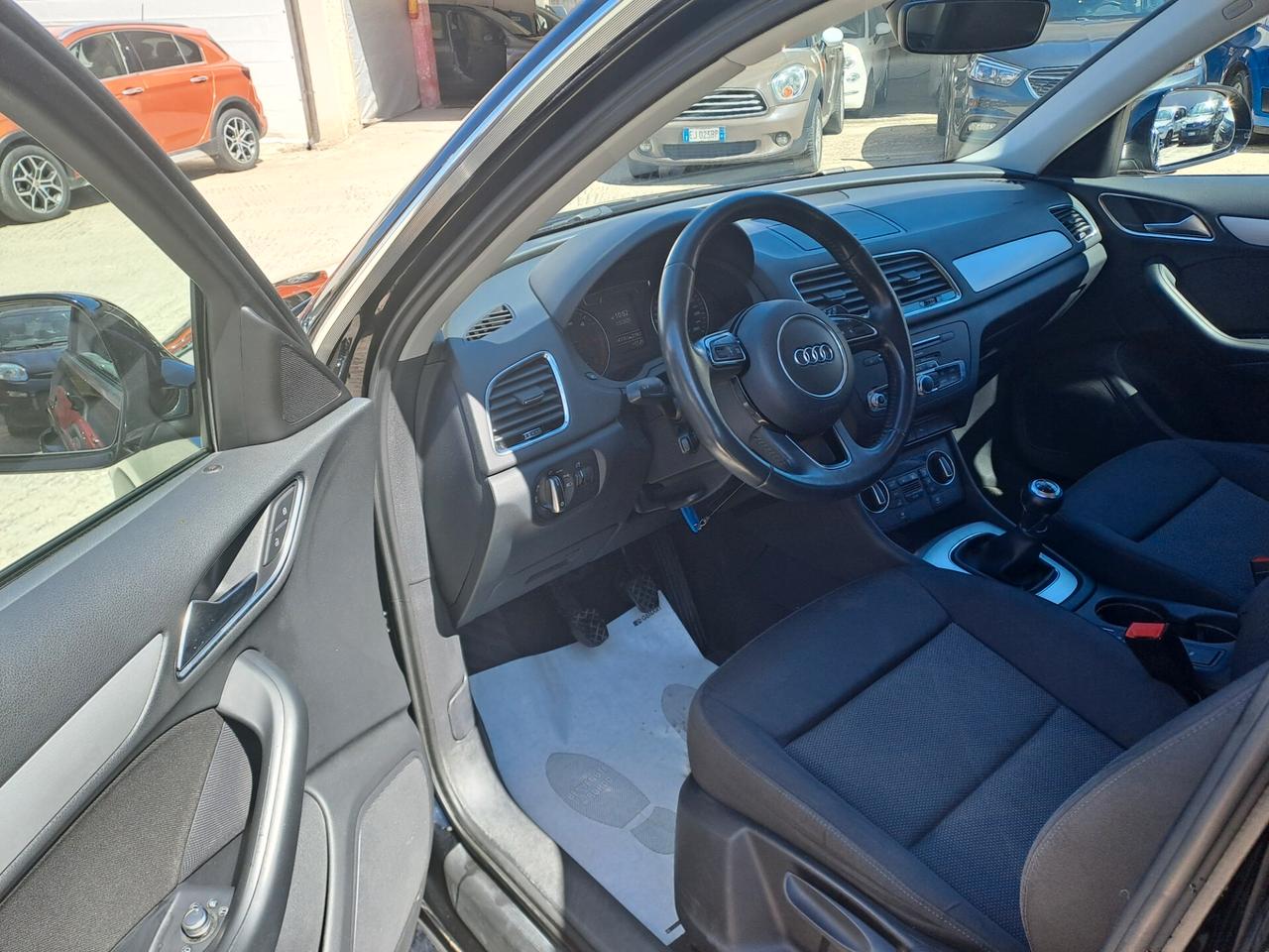 Audi Q3 2.0 TDI 120 CV Business