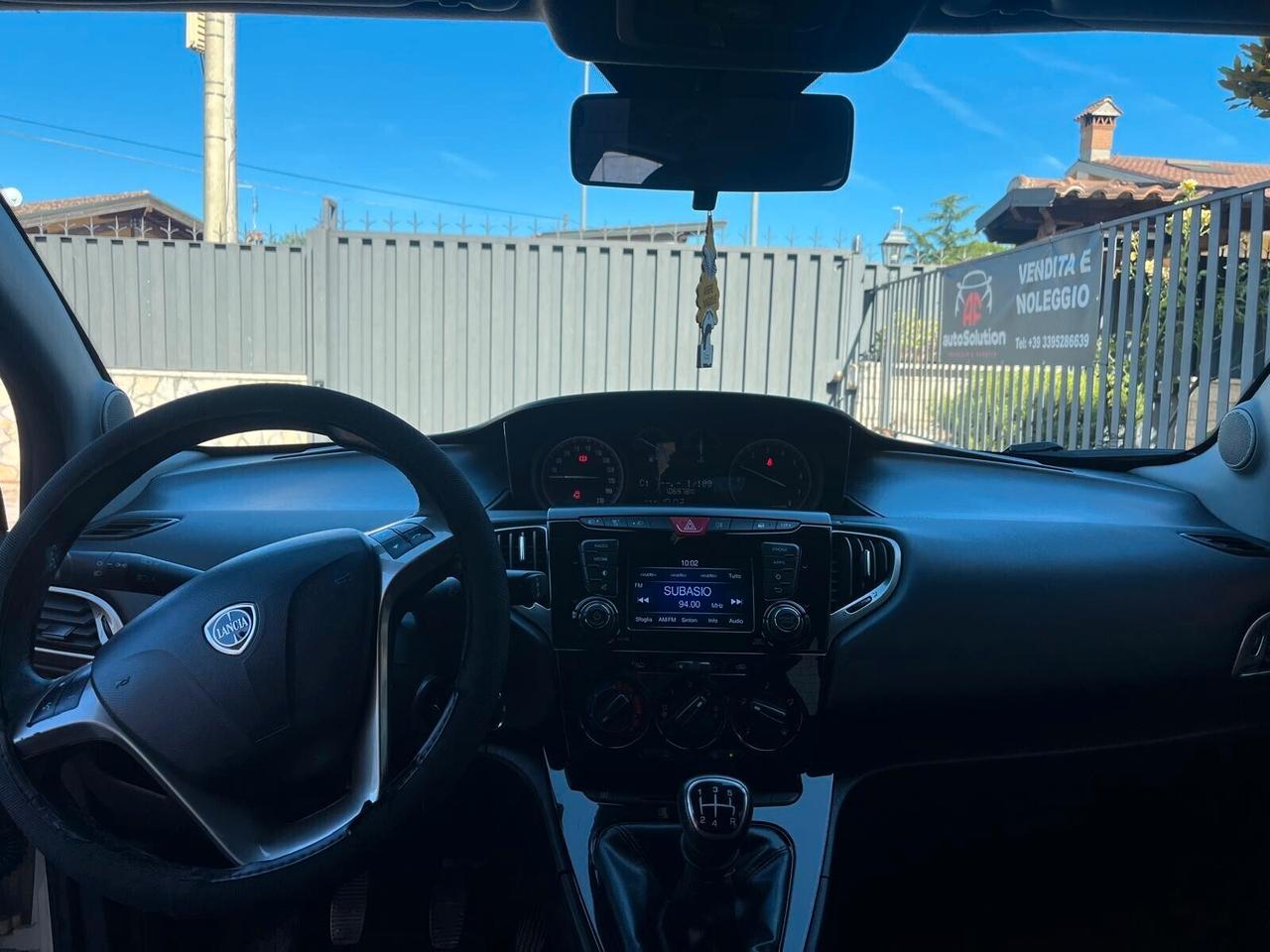 Lancia Ypsilon 1.2 69 CV 5 porte Platinum ADATTA NEOPATENTATI