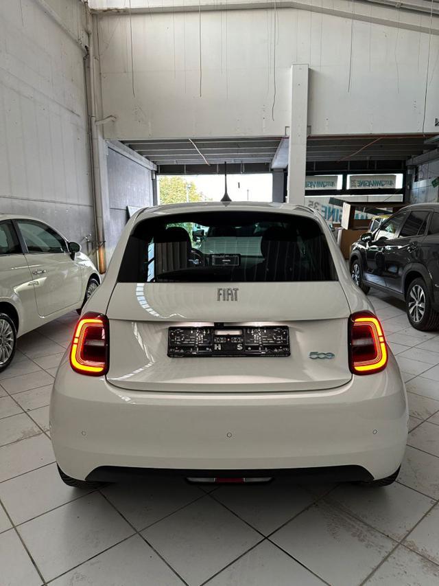 FIAT 500e Berlina 42 kWh Icon +