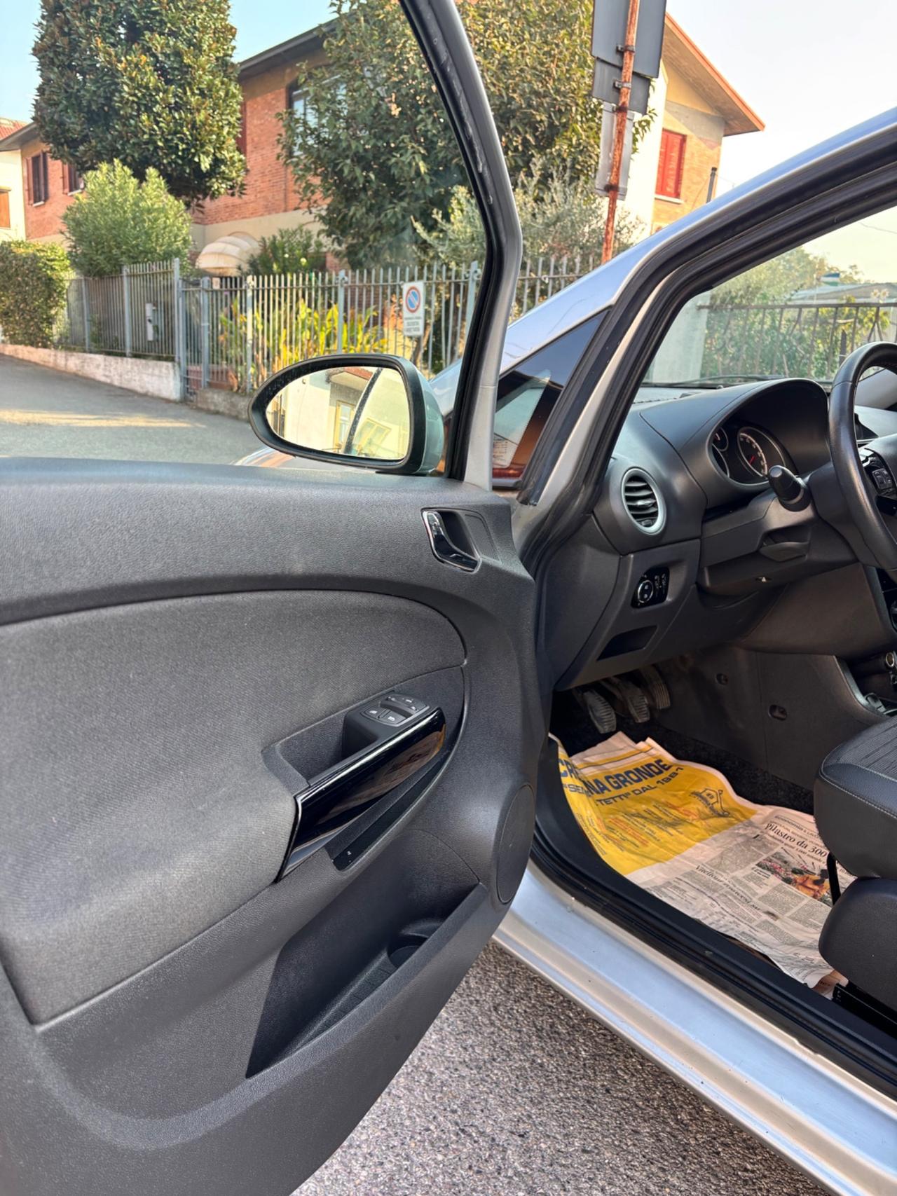 Opel Corsa 1.2 5 porte Sport