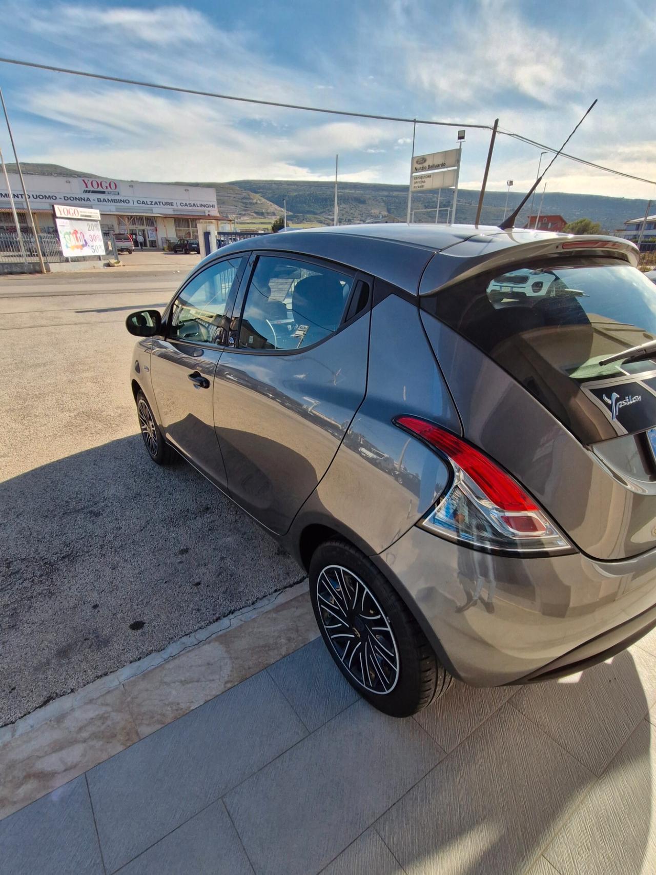 Lancia Ypsilon 1.2 69 CV 5 porte S&S Elefantino Blu