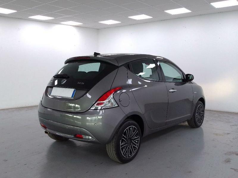 Lancia Ypsilon 1.0 firefly hybrid Gold s&s 70cv