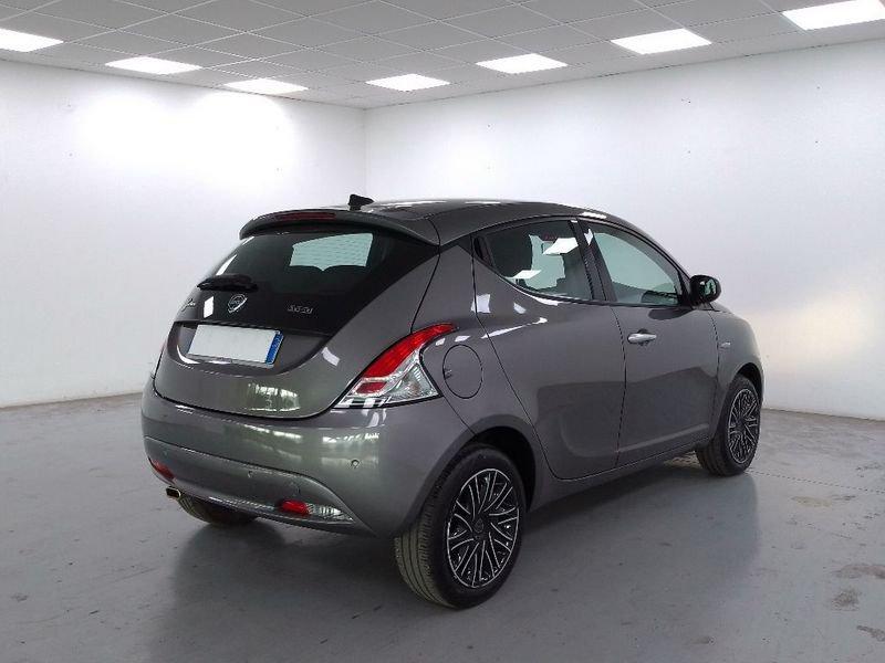 Lancia Ypsilon 1.0 firefly hybrid Gold s&s 70cv