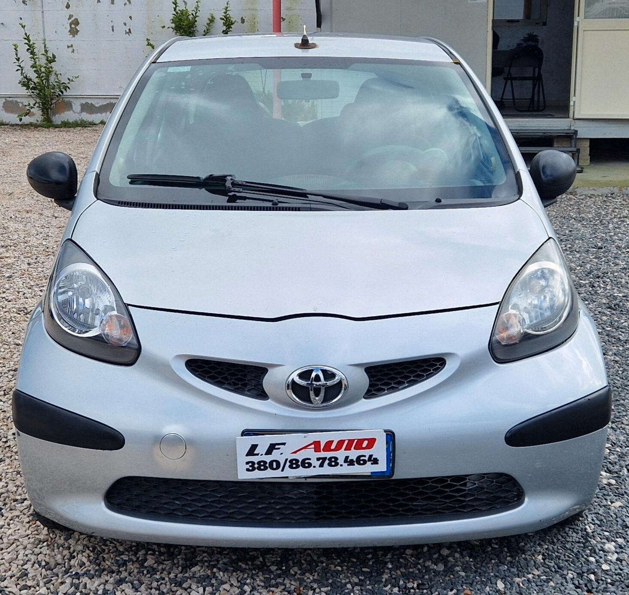 Toyota Aygo 1.4 turbodiesel 5 porte Sol 2009