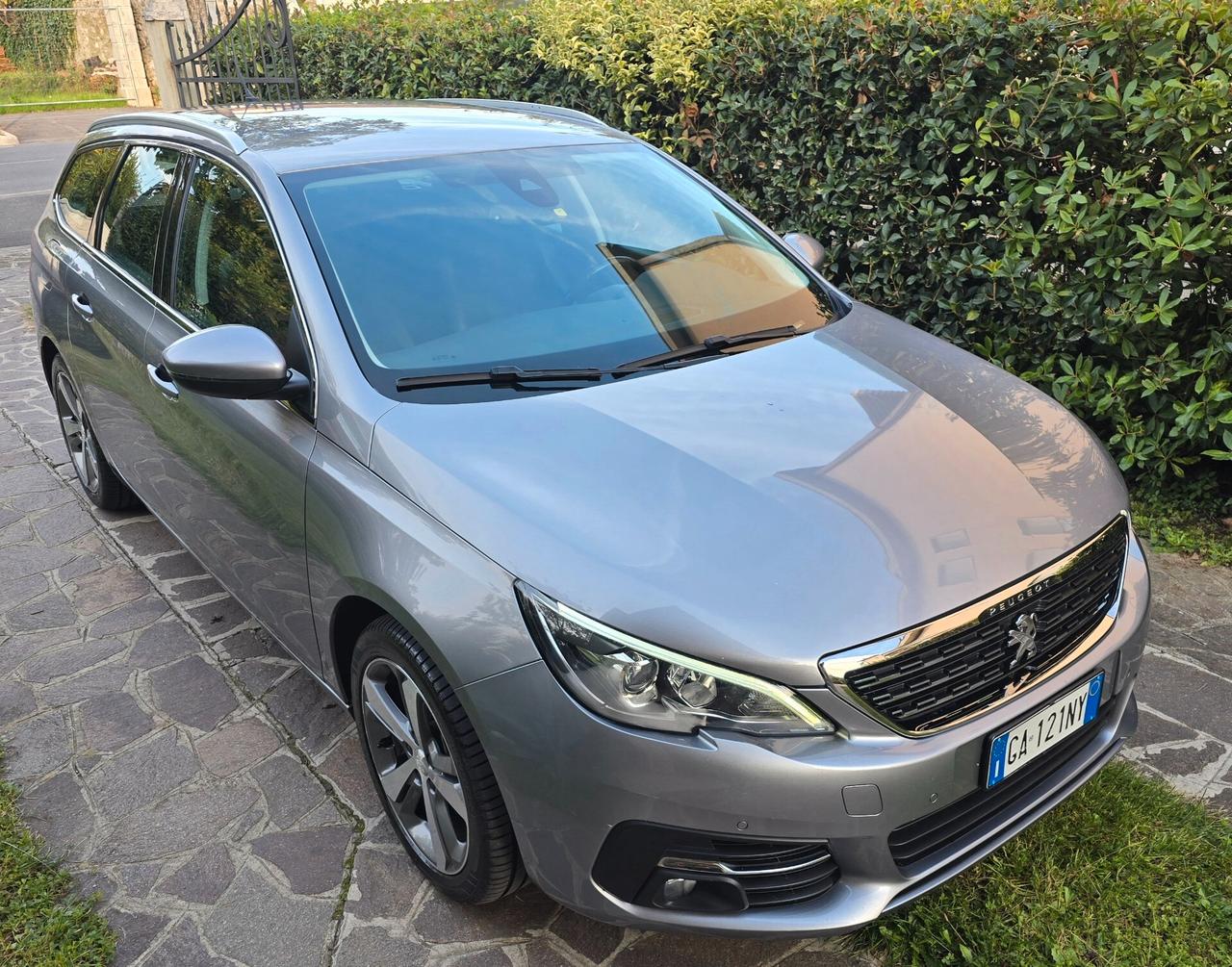 Peugeot 308 BlueHDi 130 S&S EAT8 SW Allure