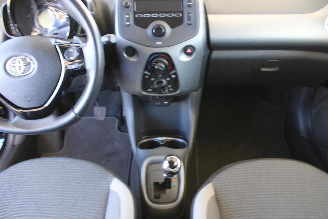 Toyota Aygo Connect 1.0 VVT-i 72 CV 5 porte x-clusiv