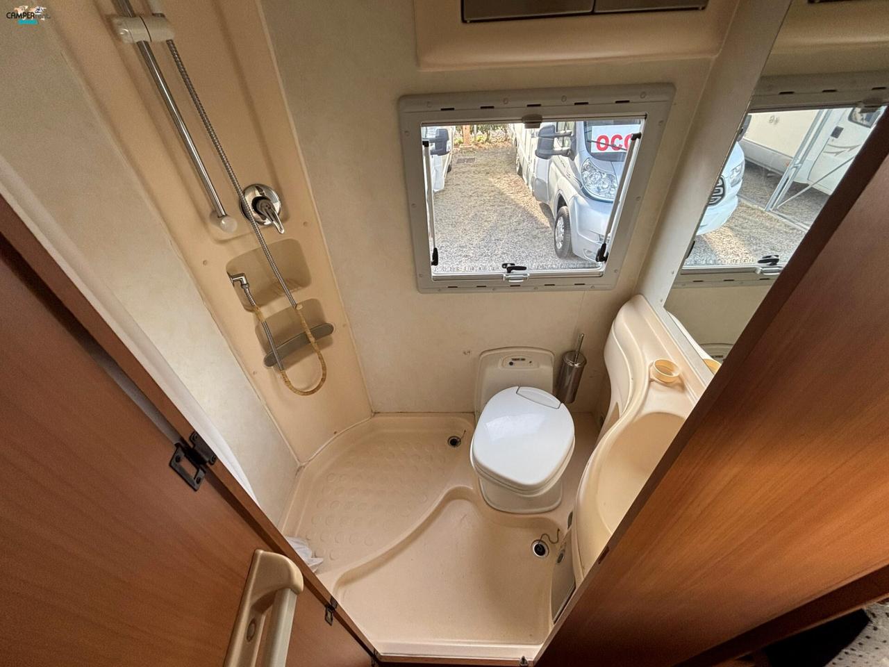 Mobilvetta TOP DRIVER S 70 - Mansardato compatto con letti a castello in coda