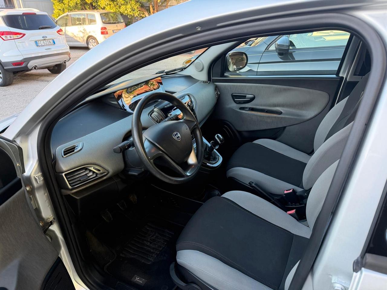 Lancia Ypsilon 0.9 TwinAir 85 CV 5 porte Metano Ecochic Elle