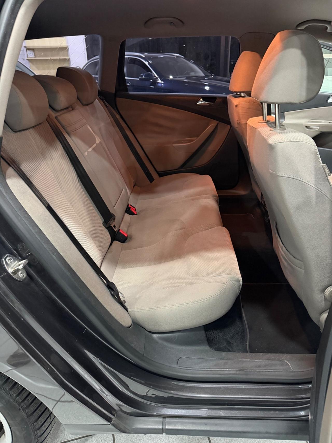 Volkswagen Passat 2.0 TDI DPF Var. Comfortline