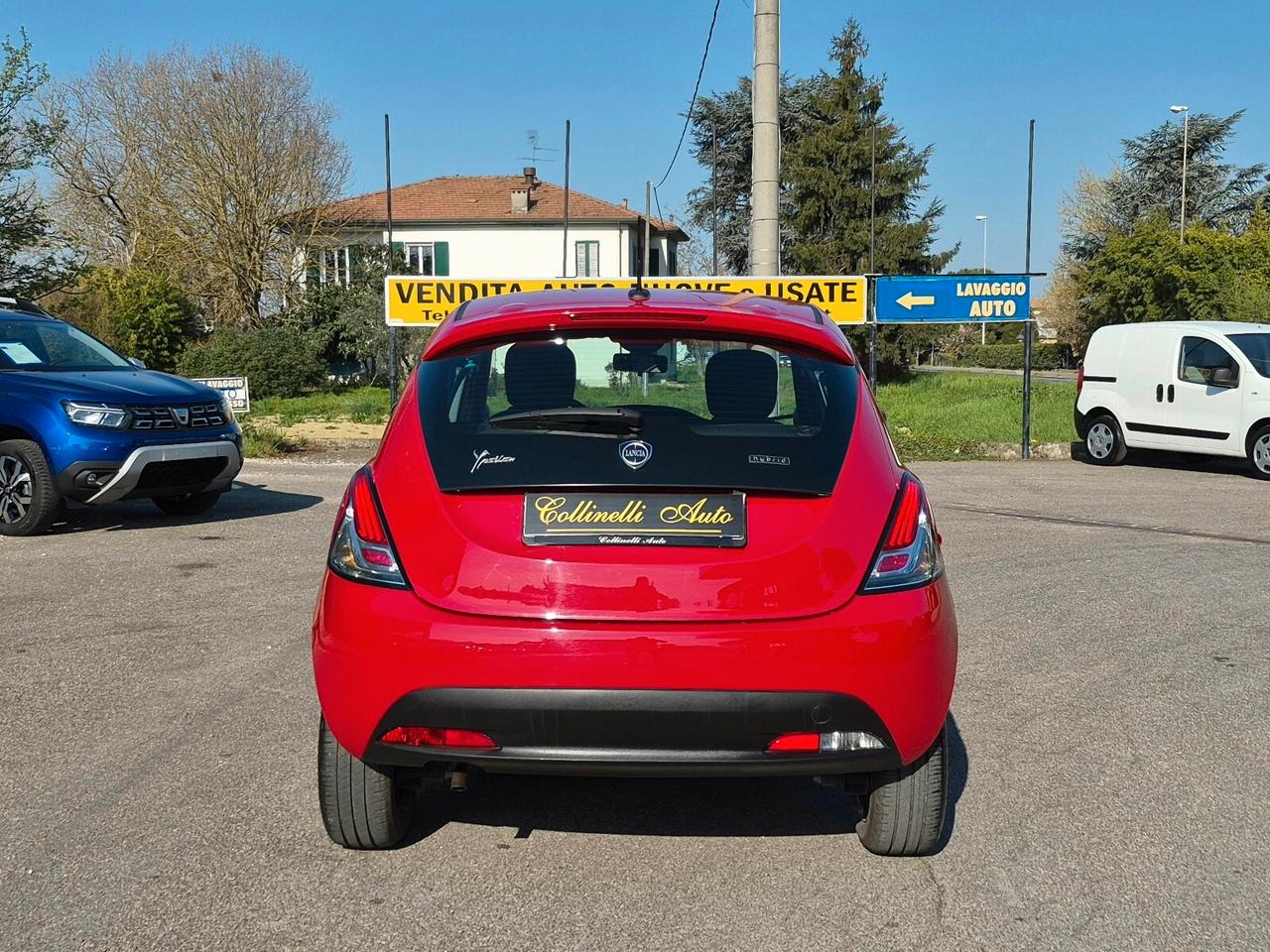 Lancia Ypsilon 1.0 FireFly Hybrid Silver