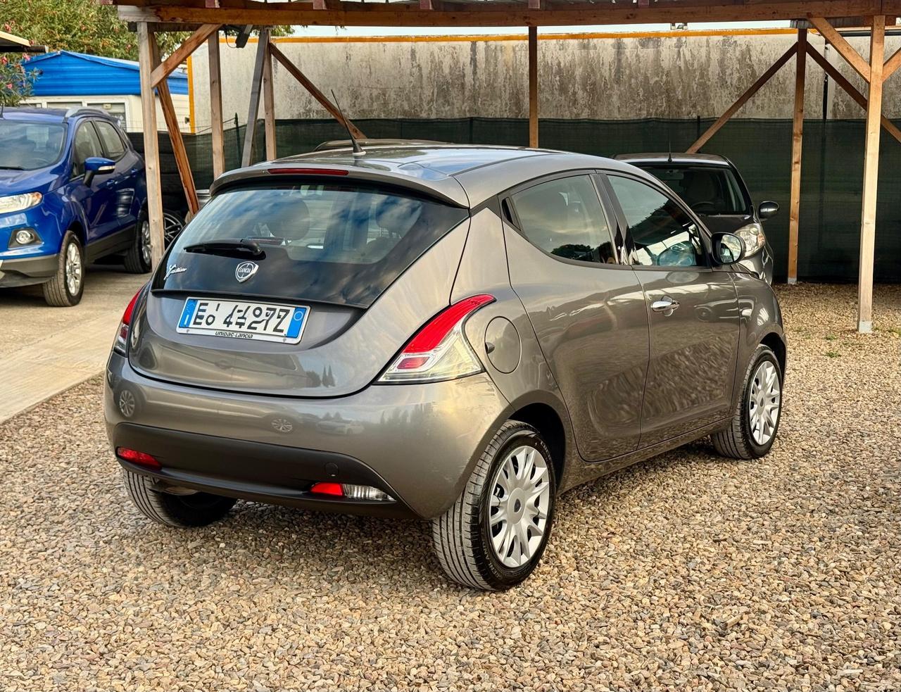 Lancia Ypsilon 1.2 69 CV 5 porte S&S Platinum